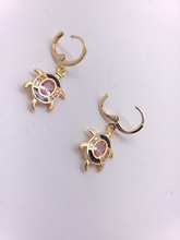 Cargar imagen en el visor de la galería, Small pink turtle with a black and clear crystal shell