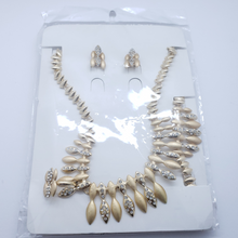 Load image into Gallery viewer, Laminated hanging pedals with clear crystals (set)