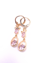 Cargar imagen en el visor de la galería, Flower with hanging Pink crystal