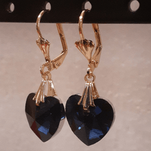Cargar imagen en el visor de la galería, Navy blue crystal hearts
