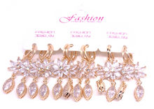 Load image into Gallery viewer, Clear crystal sunflower with hanging clear crystal