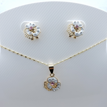 Load image into Gallery viewer, Circular white heart with crystals (pink)