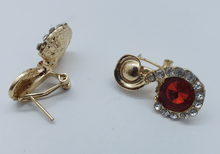 Cargar imagen en el visor de la galería, Large red crystal circles surrounded with clear crystals (set)