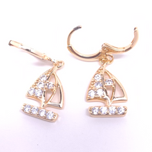 Load image into Gallery viewer, Sailing boat with clear crystals