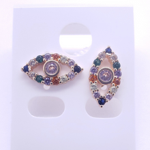 Cargar imagen en el visor de la galería, Multi crystal hollow eye (earring)
