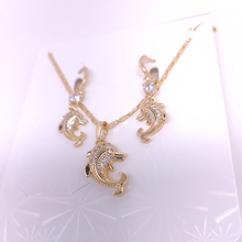 Cargar imagen en el visor de la galería, Shiny dolphin with clear crystals