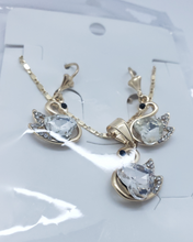 Load image into Gallery viewer, Swan with heart shaped clear crystals (set)