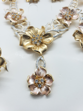 Load image into Gallery viewer, Gold rose design with clear crystals (set)