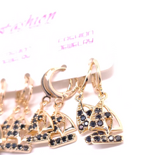 Cargar imagen en el visor de la galería, Sailing boat with clear crystals