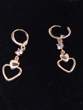 Cargar imagen en el visor de la galería, Clear crystal with a hanging hollow heart