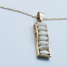 Load image into Gallery viewer, White Crystal Row with crystals (set)