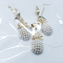 Load image into Gallery viewer, pearl pineapple with gold top and crystals