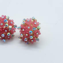 Load image into Gallery viewer, Dark pink blooming rose with clear crystals (set)