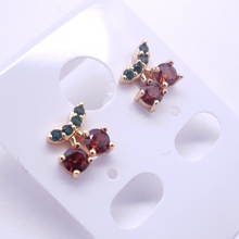 Cargar imagen en el visor de la galería, Red cherries with a green leaf