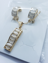 Load image into Gallery viewer, White Crystal Row with crystals (set)