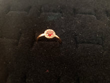 Cargar imagen en el visor de la galería, circular ring with red crystals