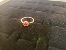 Cargar imagen en el visor de la galería, circular ring with red crystals