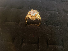 Cargar imagen en el visor de la galería, Big clear crystal ring with crystals