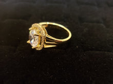 Cargar imagen en el visor de la galería, Big clear crystal ring with crystals