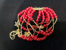 Cargar imagen en el visor de la galería, Cherry red pearl bangle with hanging pendants