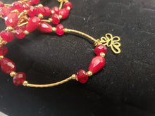 Cargar imagen en el visor de la galería, Dark red circle and diamond shaped crystal bangle with hanging pendant