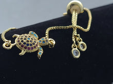 Cargar imagen en el visor de la galería, Swimming Turtle with crystals - four colors - v2 (bracelet)