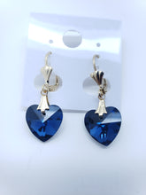 Cargar imagen en el visor de la galería, Navy blue crystal hearts