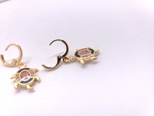 Cargar imagen en el visor de la galería, Small pink turtle with a black and clear crystal shell