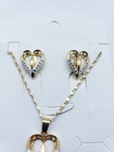 Load image into Gallery viewer, Hollow white heart with clear crystals (set)