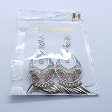 Cargar imagen en el visor de la galería, Tri color laminated baskets with Our lady of Guadalupe and hanging pedals