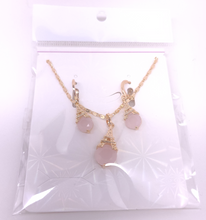 Load image into Gallery viewer, Eiffel Tower on a pink crystal balloon