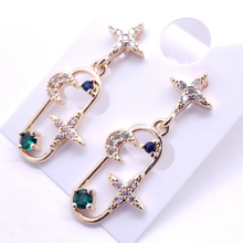 Cargar imagen en el visor de la galería, Moon crest and star with green crystals