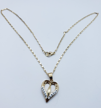 Load image into Gallery viewer, Hollow white heart with clear crystals (set)