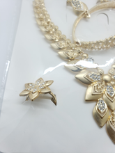 Load image into Gallery viewer, Laminated pointed flower pedals design with clear crystals set