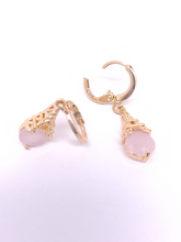 Load image into Gallery viewer, Eiffel Tower on a pink crystal balloon