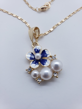 Load image into Gallery viewer, Fading blue flower with pearls and clear crystals (set)