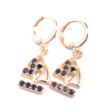 Cargar imagen en el visor de la galería, Sailing boat with clear crystals