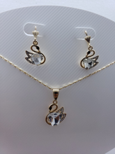 Load image into Gallery viewer, Swan with heart shaped clear crystals (set)