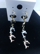 Cargar imagen en el visor de la galería, Tri color hanging dolphins