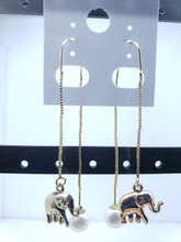 Cargar imagen en el visor de la galería, Hanging elephant