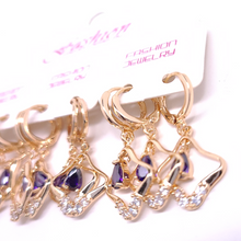 Cargar imagen en el visor de la galería, Hollow diamond shaped with hanging purple crystal