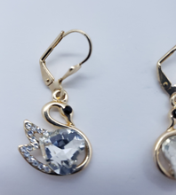 Load image into Gallery viewer, Swan with heart shaped clear crystals (set)