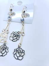 Load image into Gallery viewer, Dual hollow Rose outline with a clear crystal