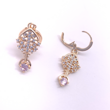 Cargar imagen en el visor de la galería, Fish bone outline with clear crystals