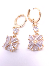 Load image into Gallery viewer, Comparted clear crystal square