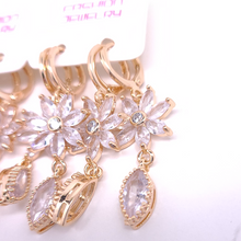 Load image into Gallery viewer, Clear crystal sunflower with hanging clear crystal