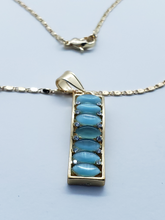 Load image into Gallery viewer, Light blue crystal row with crystals (set)