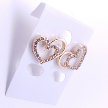 Cargar imagen en el visor de la galería, 3d heart with clear crystals