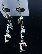 Cargar imagen en el visor de la galería, Tri color hanging dolphins