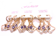 Cargar imagen en el visor de la galería, Hollow diamond shaped with hanging purple crystal